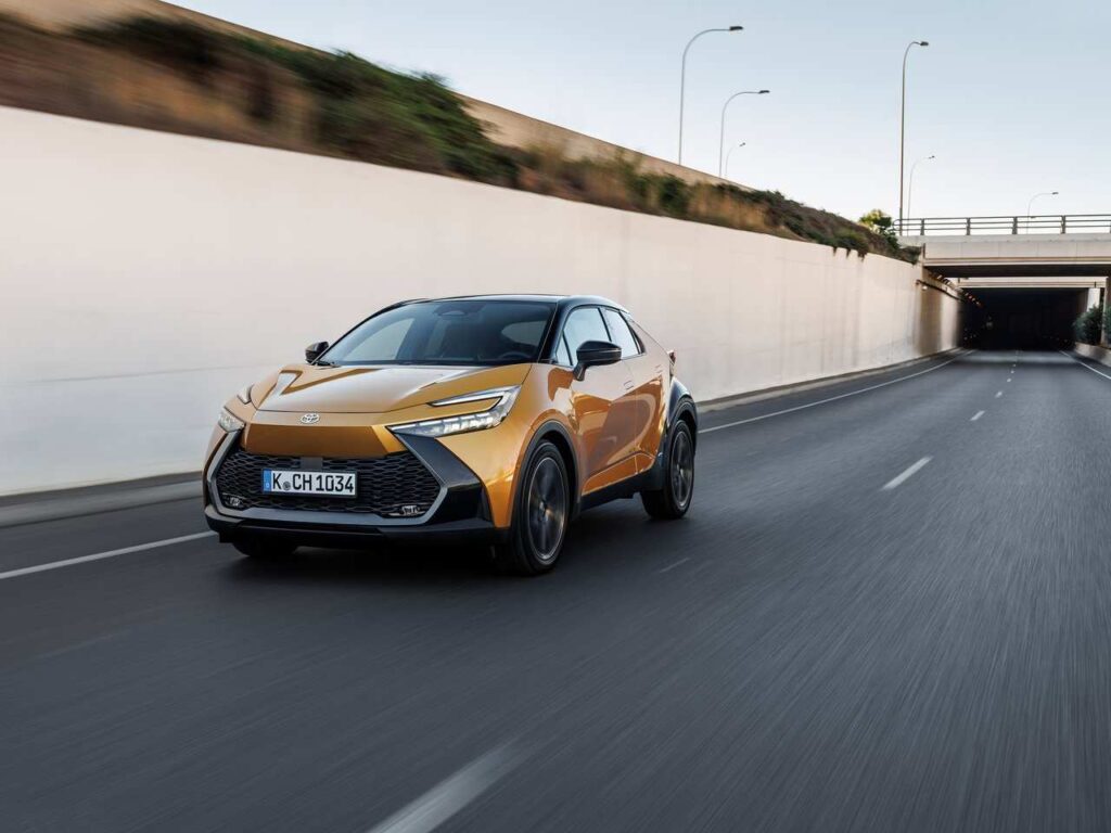 Toyota-C-HR-veiklos-nuoma-5